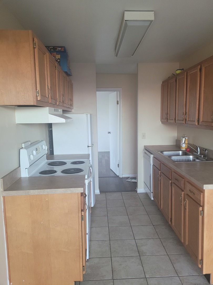 6010 oakwood Drive #5B, Lisle, IL 60532