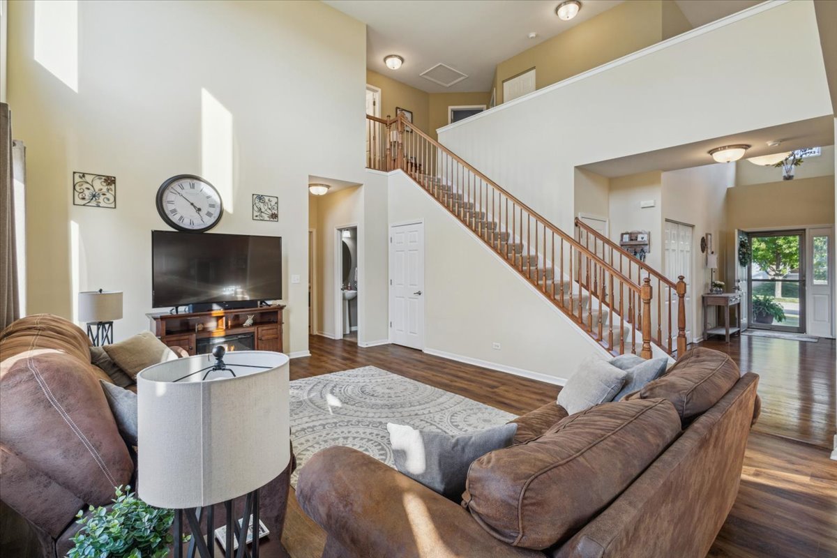 2211 Providence Way, Joliet, IL 60431