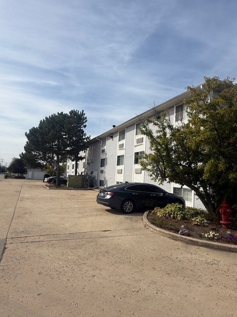 3170 W Monroe Street #309, Waukegan, IL 60085