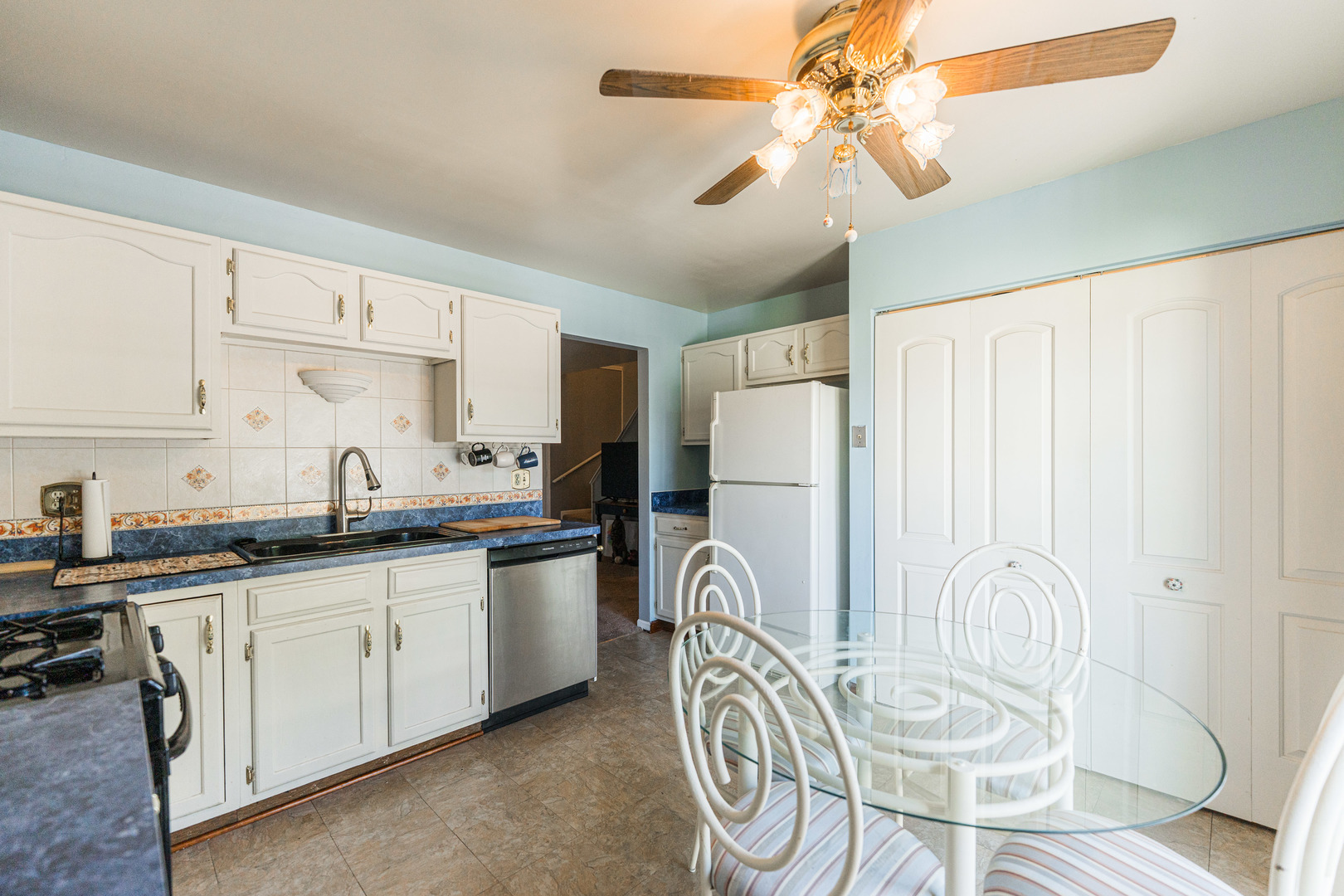 820 Shady Lane, Aurora, IL 60506