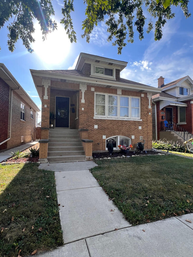 7871 W Oakleaf Avenue, Elmwood Park, IL 60707