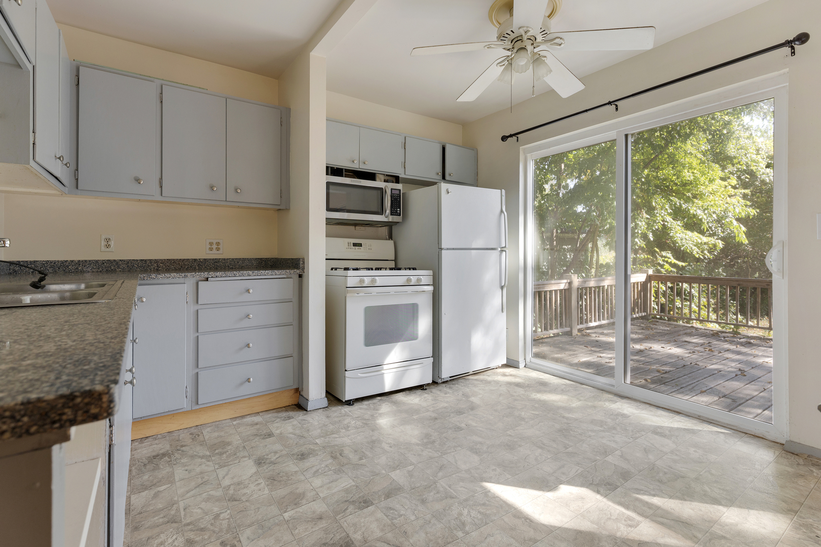 652 Hartford Avenue, Aurora, IL 60506