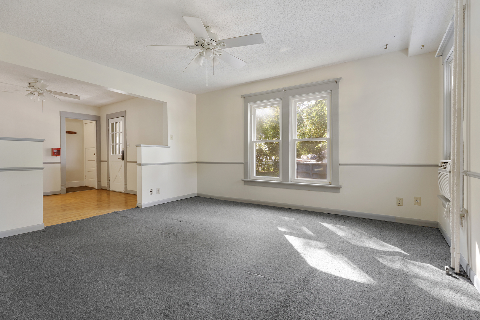 652 Hartford Avenue, Aurora, IL 60506