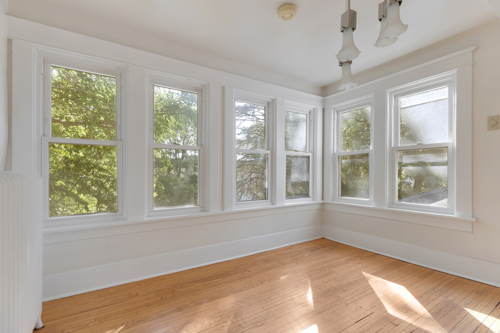 652 Hartford Avenue, Aurora, IL 60506