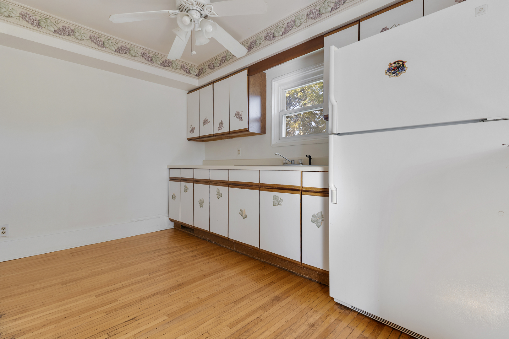 652 Hartford Avenue, Aurora, IL 60506