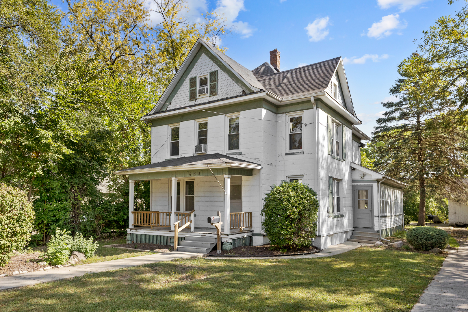 652 Hartford Avenue, Aurora, IL 60506