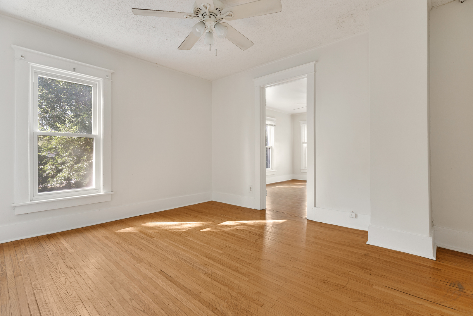 652 Hartford Avenue, Aurora, IL 60506