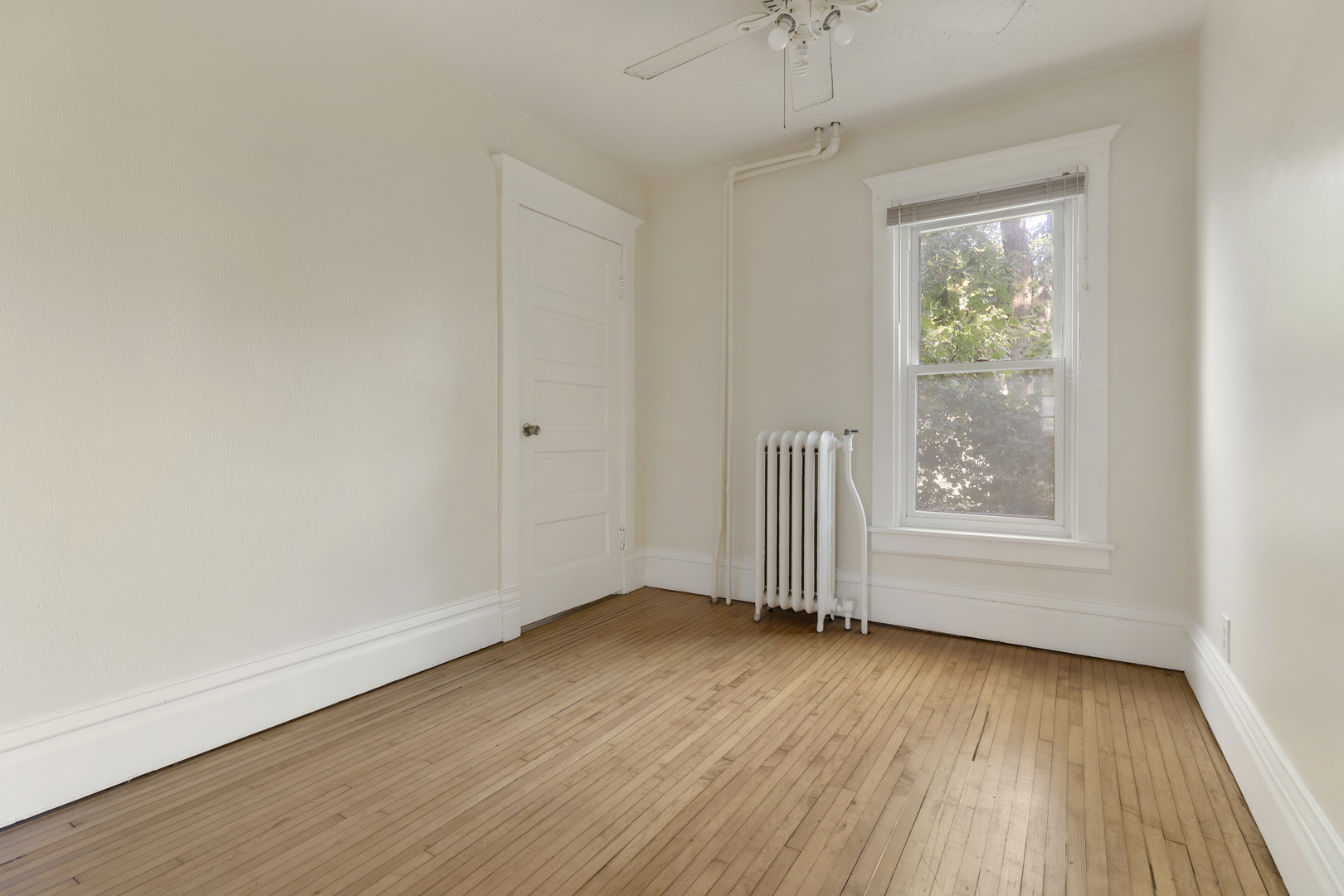 652 Hartford Avenue, Aurora, IL 60506