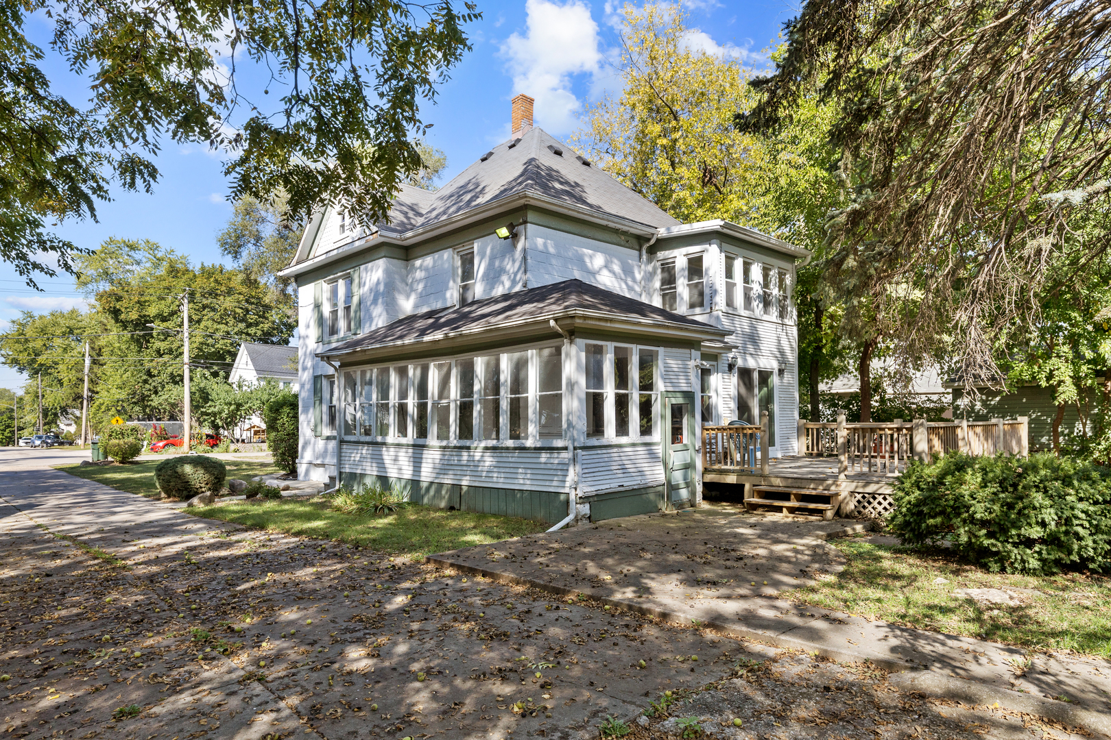 652 Hartford Avenue, Aurora, IL 60506