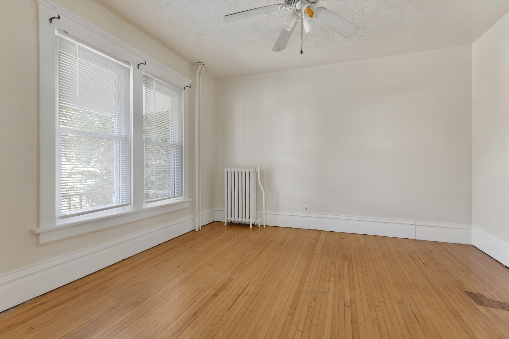 652 Hartford Avenue, Aurora, IL 60506