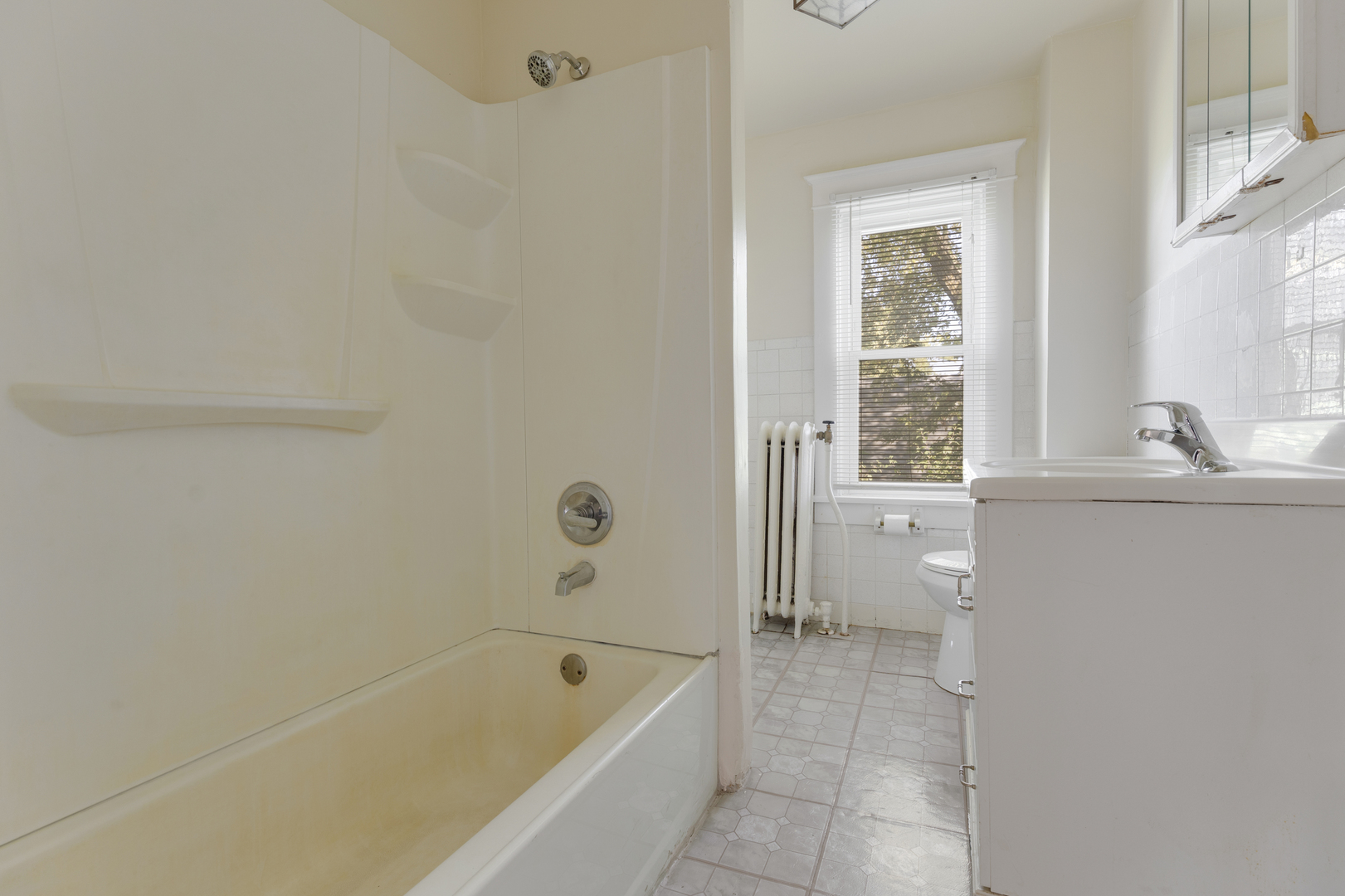 652 Hartford Avenue, Aurora, IL 60506