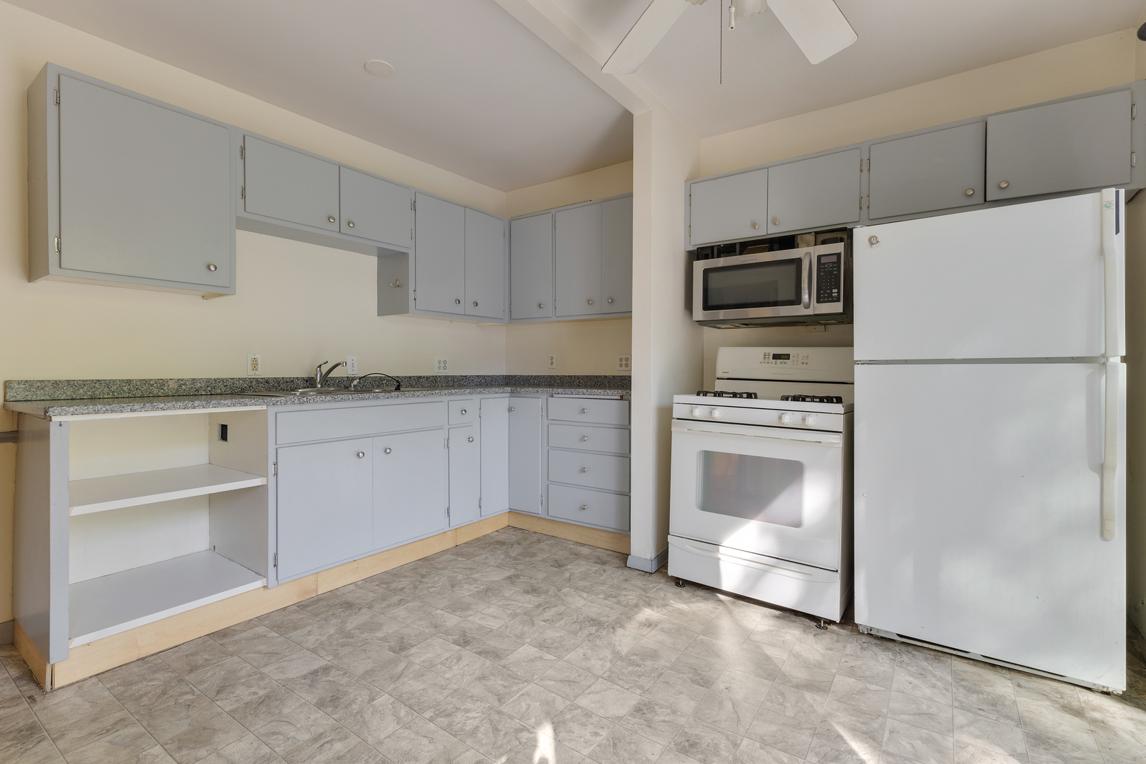 652 Hartford Avenue, Aurora, IL 60506