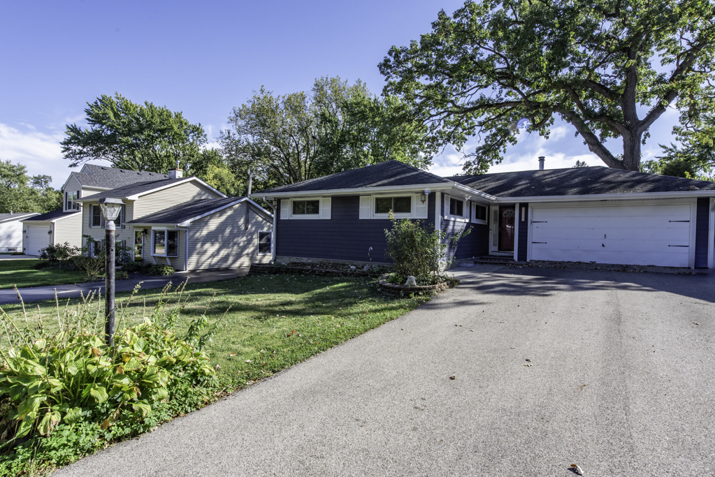 18225 W Lindenwood Drive, Grayslake, IL 60030