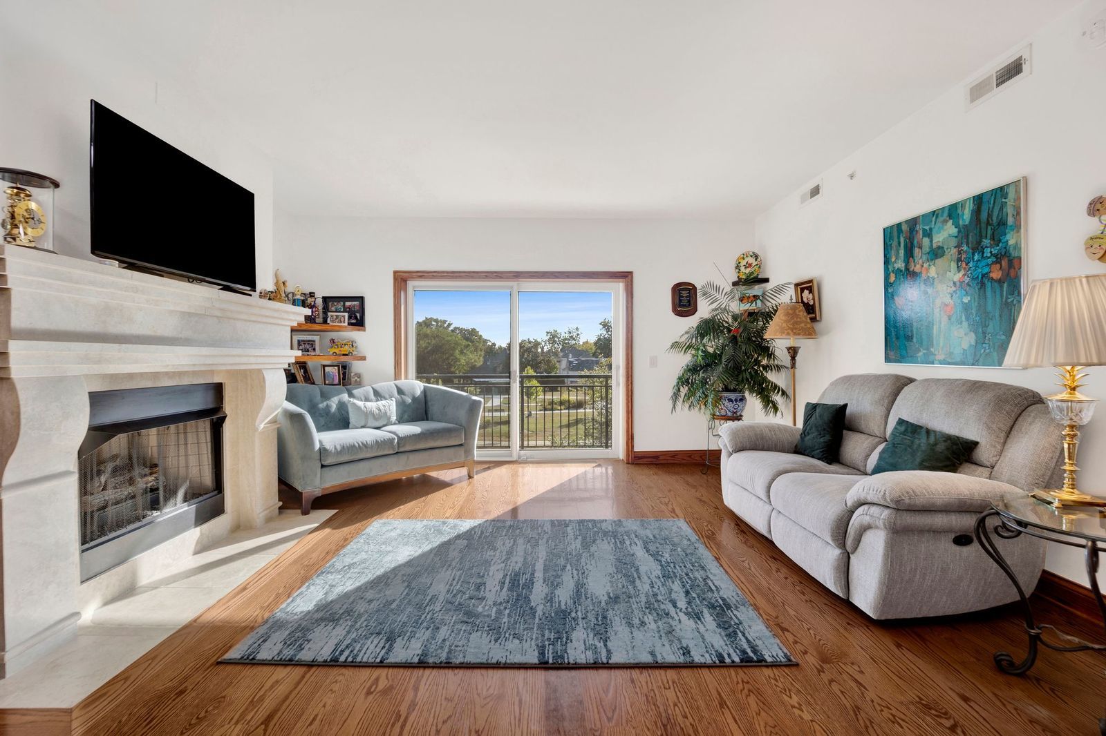 145 S York Street #322, Elmhurst, IL 60126