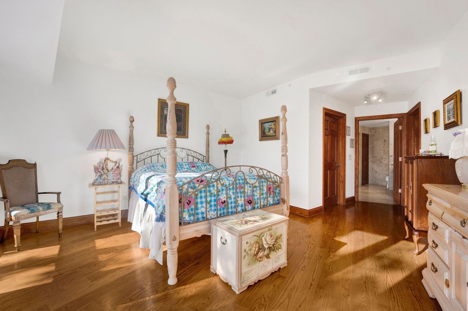 145 S York Street #322, Elmhurst, IL 60126