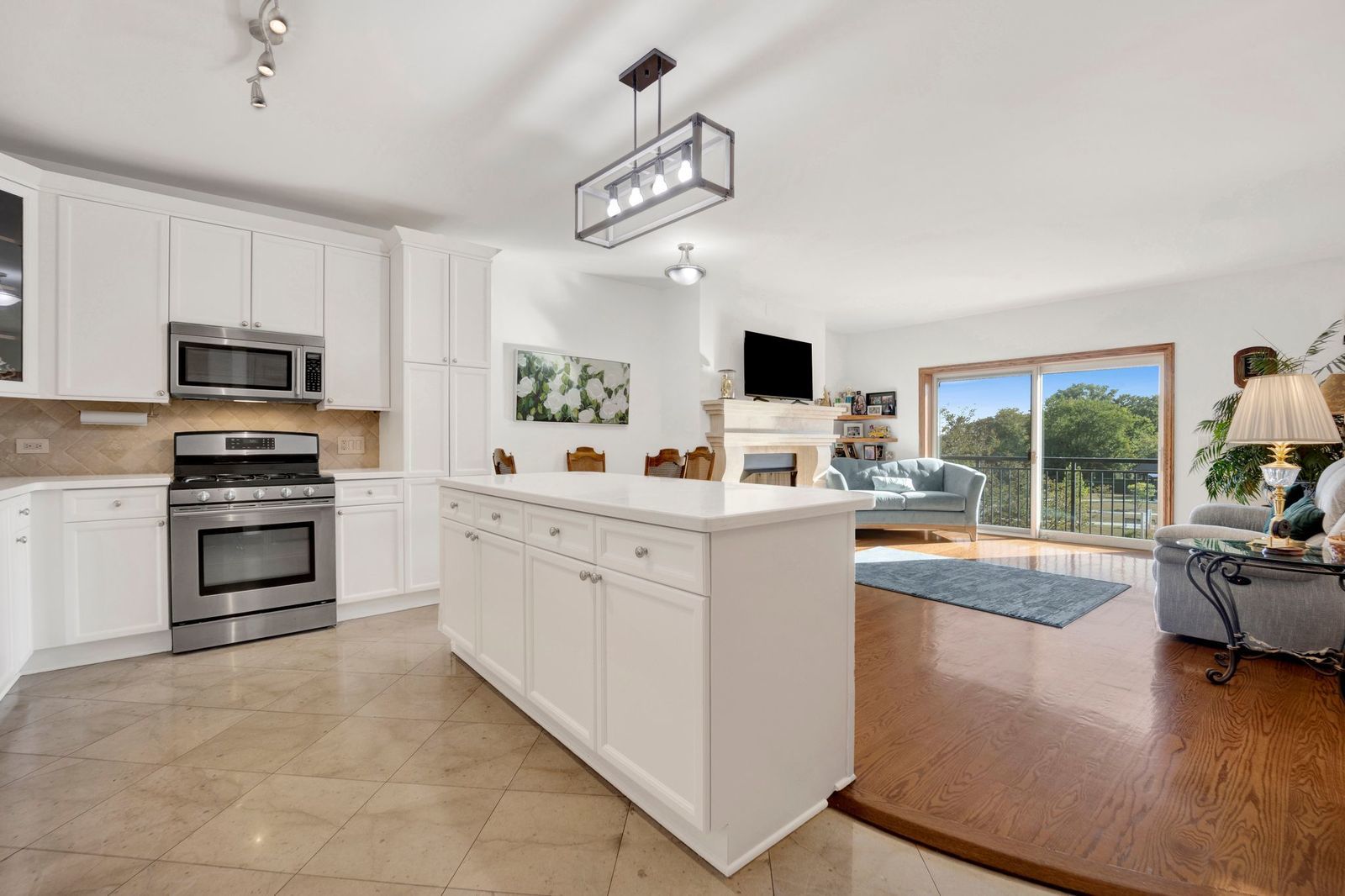 145 S York Street #322, Elmhurst, IL 60126