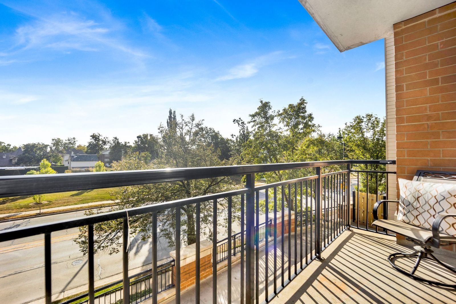 145 S York Street #322, Elmhurst, IL 60126