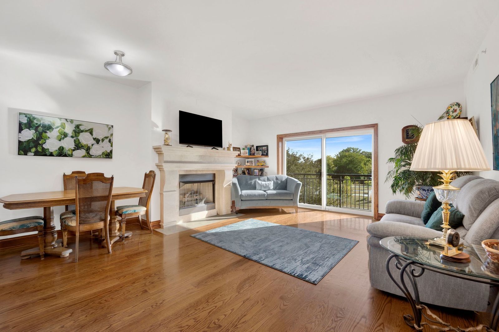 145 S York Street #322, Elmhurst, IL 60126