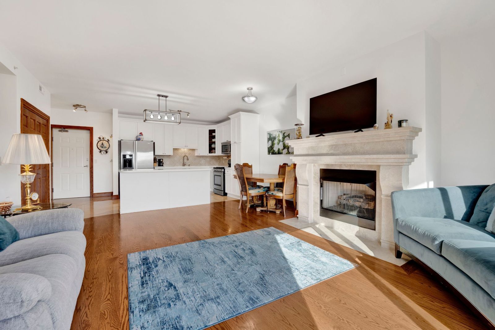 145 S York Street #322, Elmhurst, IL 60126