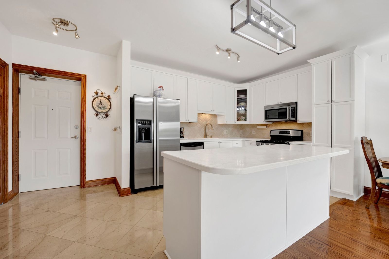 145 S York Street #322, Elmhurst, IL 60126