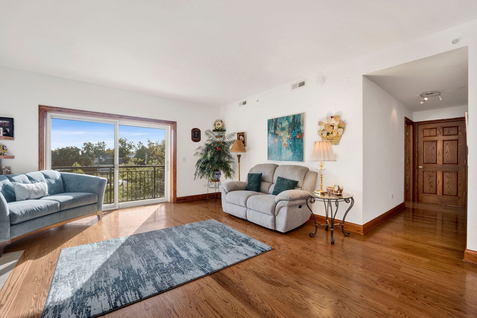 145 S York Street #322, Elmhurst, IL 60126