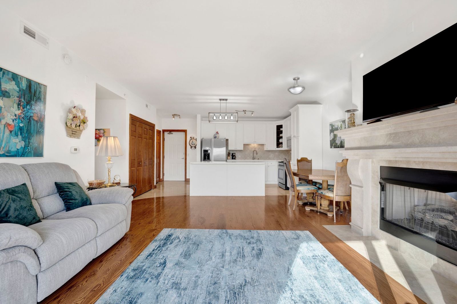 145 S York Street #322, Elmhurst, IL 60126