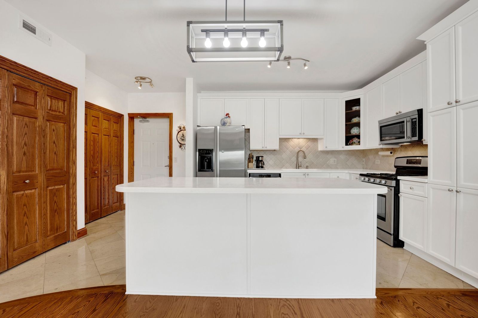 145 S York Street #322, Elmhurst, IL 60126