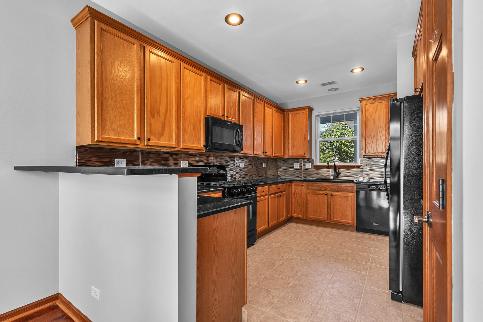 2820 Glacier Way #B, Wauconda, IL 60084