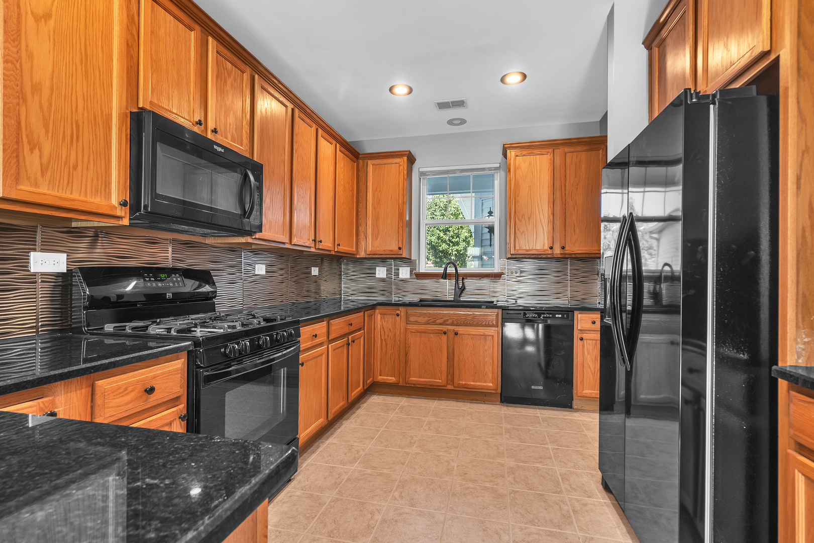 2820 Glacier Way #B, Wauconda, IL 60084