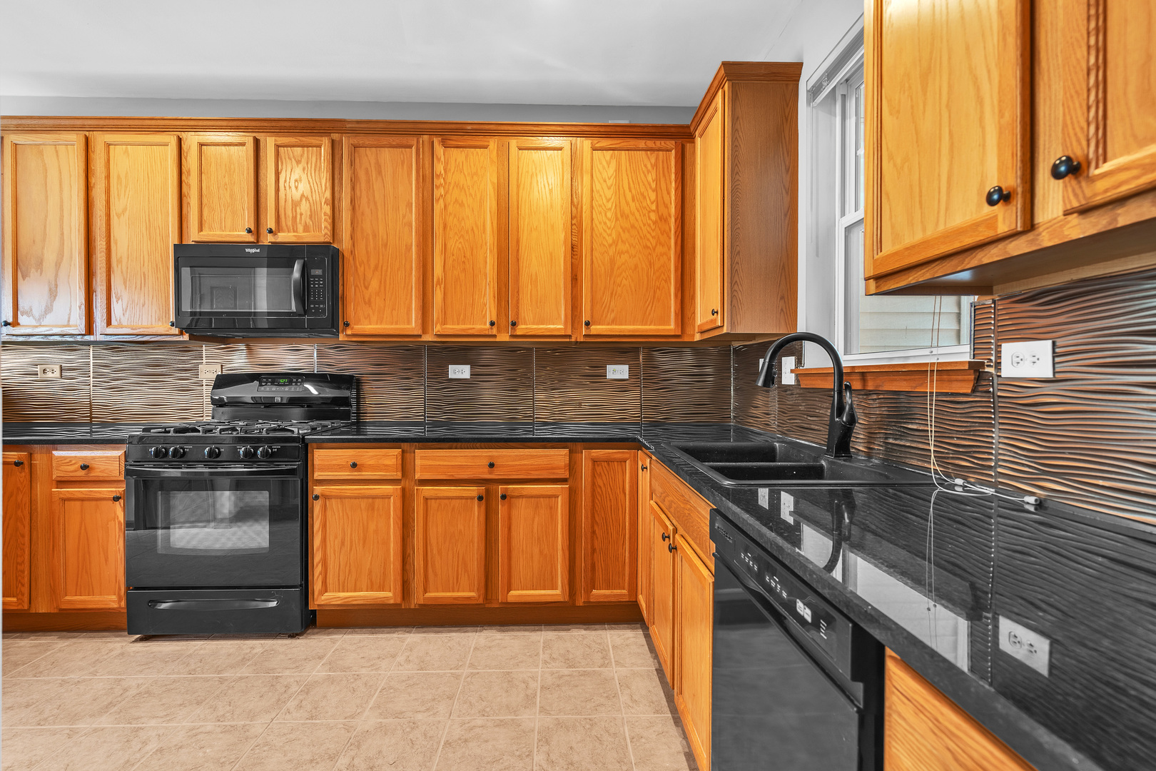 2820 Glacier Way #B, Wauconda, IL 60084