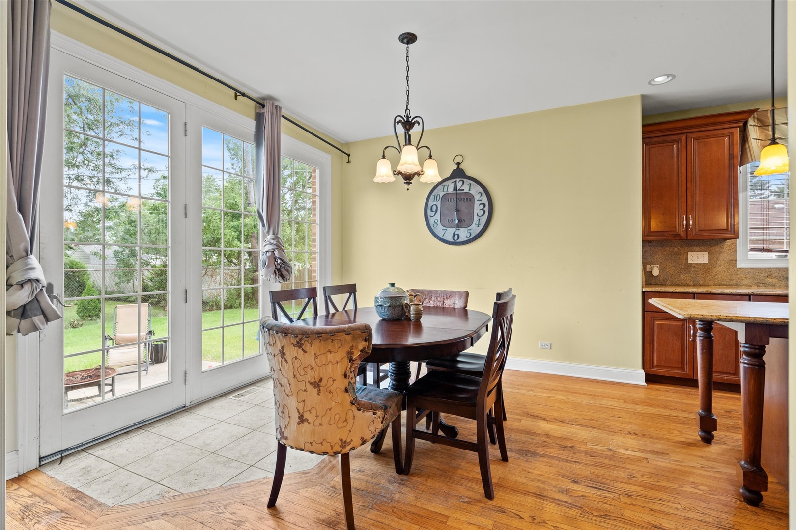 6241 W 80Th Street, Burbank, IL 60459