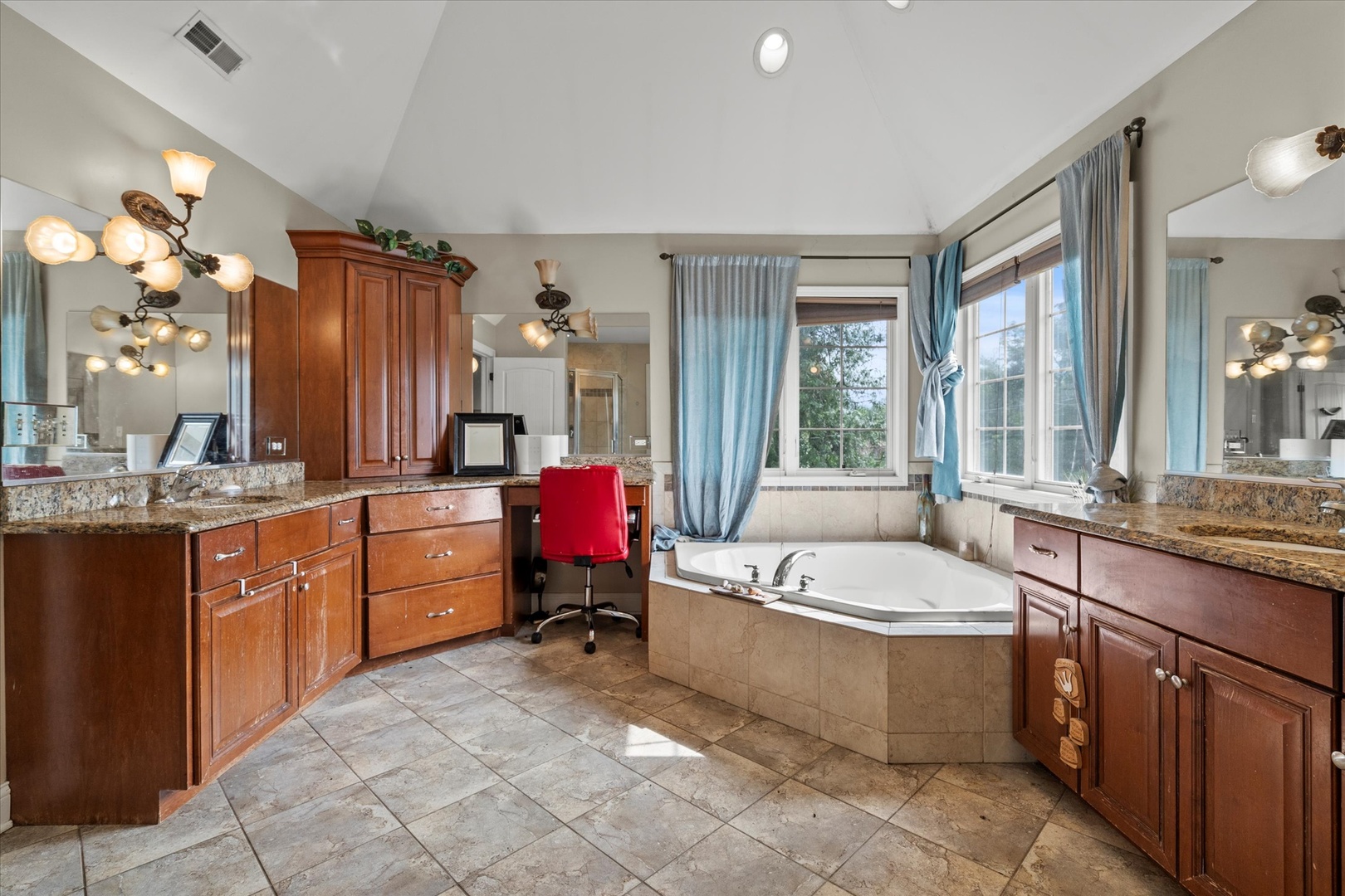 6241 W 80Th Street, Burbank, IL 60459