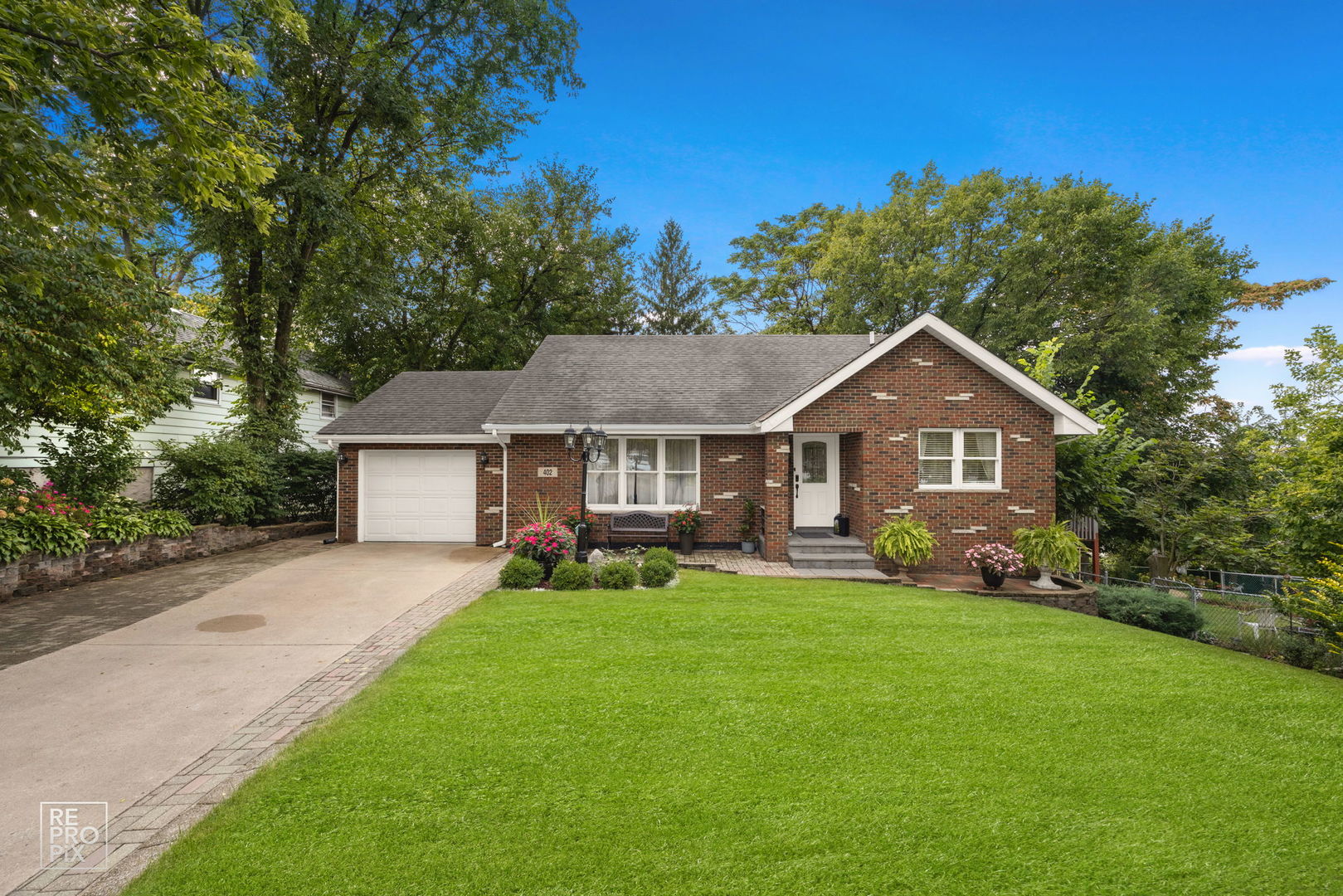 402 Stephen Street, Lemont, IL 60439