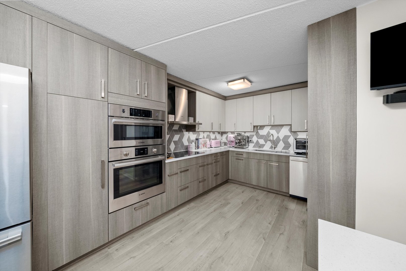 8540 W Foster Avenue #605, Norridge, IL 60706