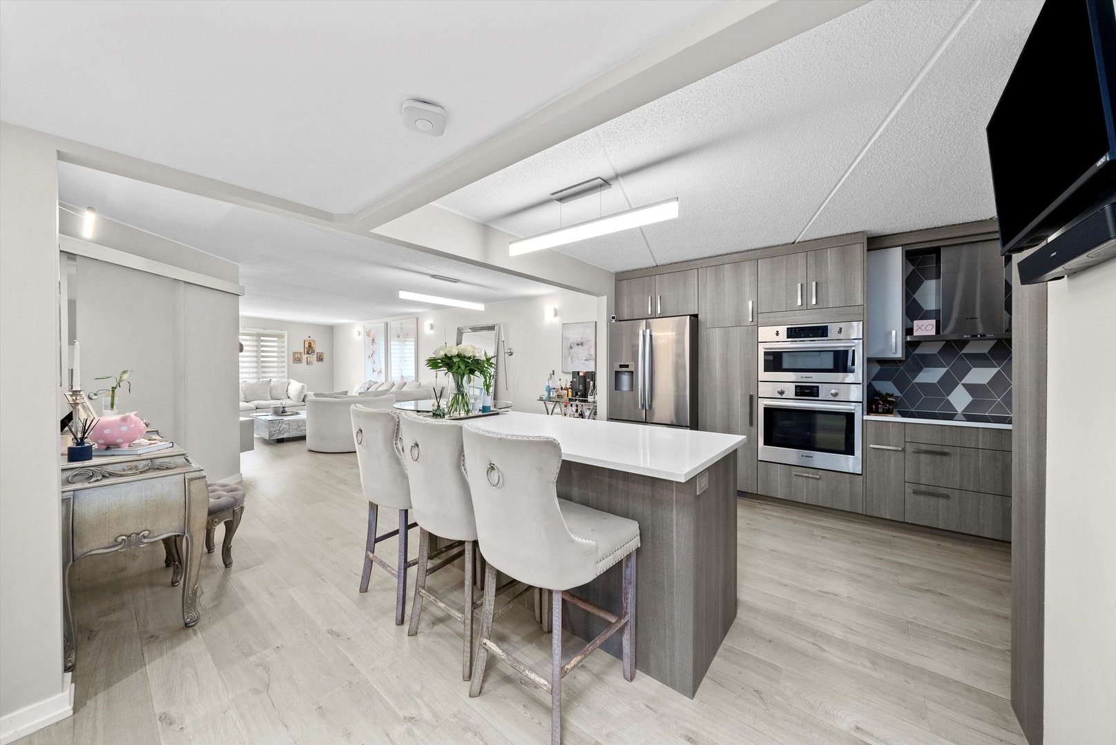 8540 W Foster Avenue #605, Norridge, IL 60706