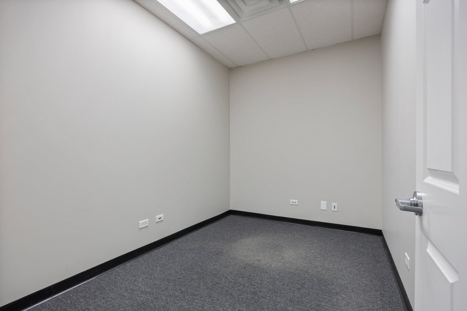 1111 Burlington Avenue #105, Lisle, IL 60532