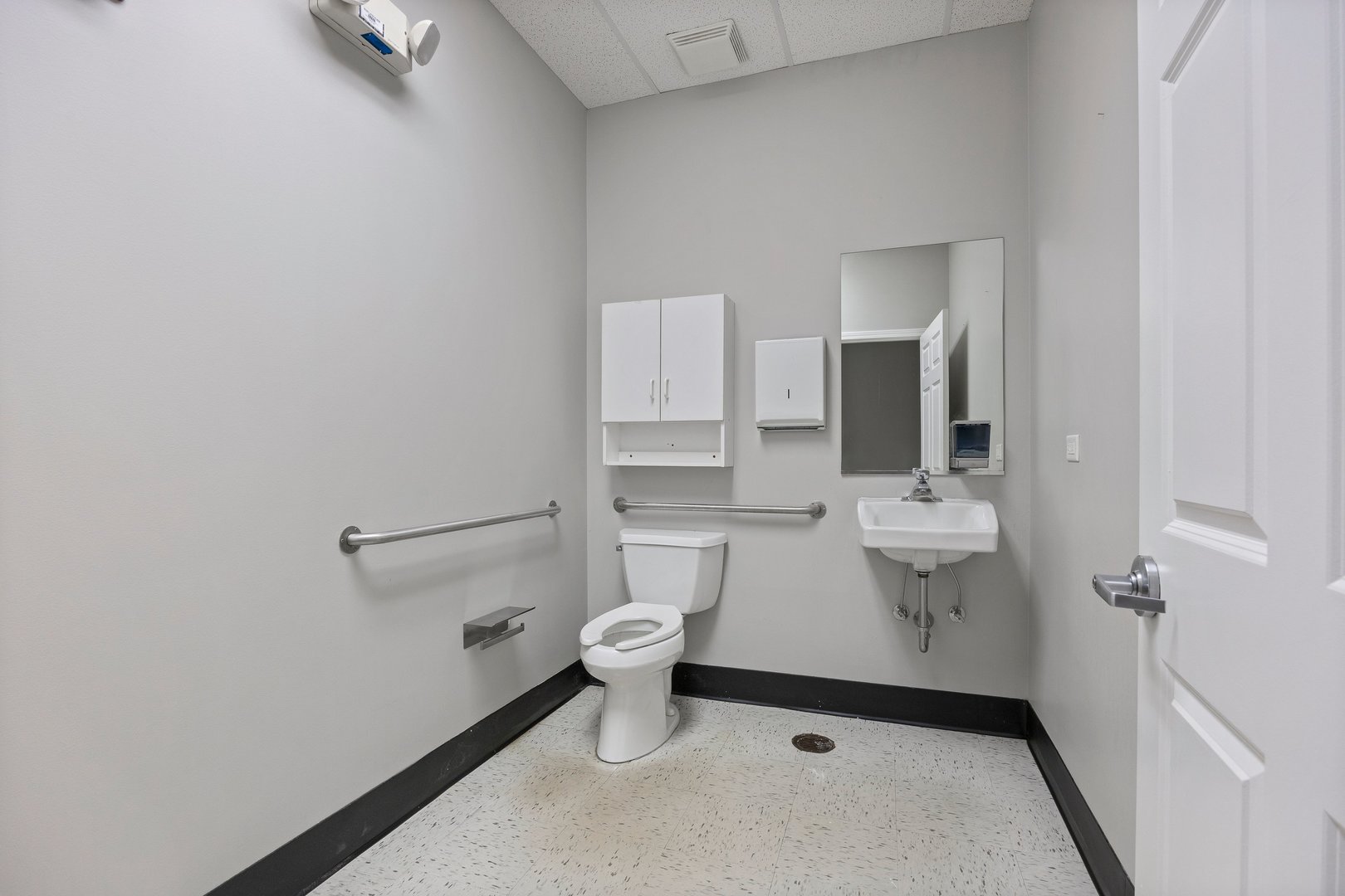 1111 Burlington Avenue #105, Lisle, IL 60532