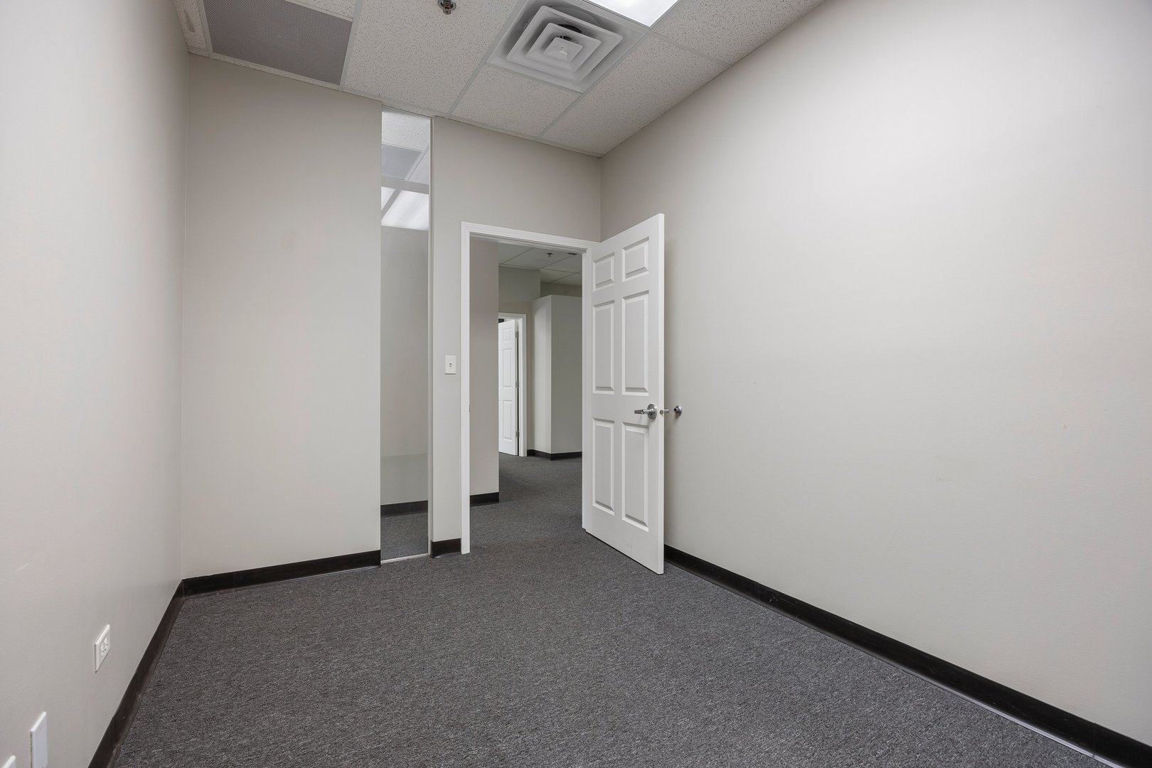 1111 Burlington Avenue #105, Lisle, IL 60532