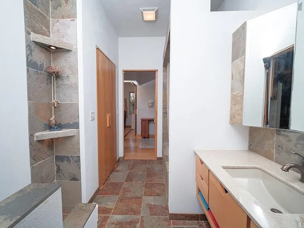 7822 Burr Oak Road, Roscoe, IL 61073