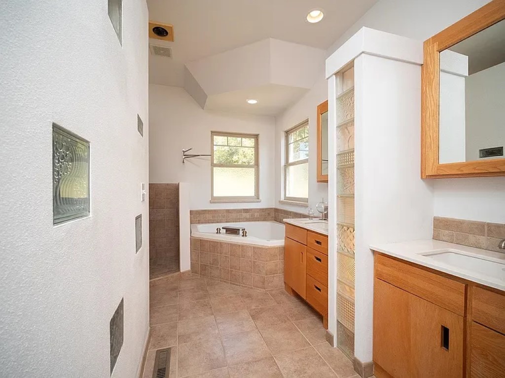 7822 Burr Oak Road, Roscoe, IL 61073