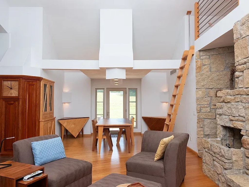 7822 Burr Oak Road, Roscoe, IL 61073