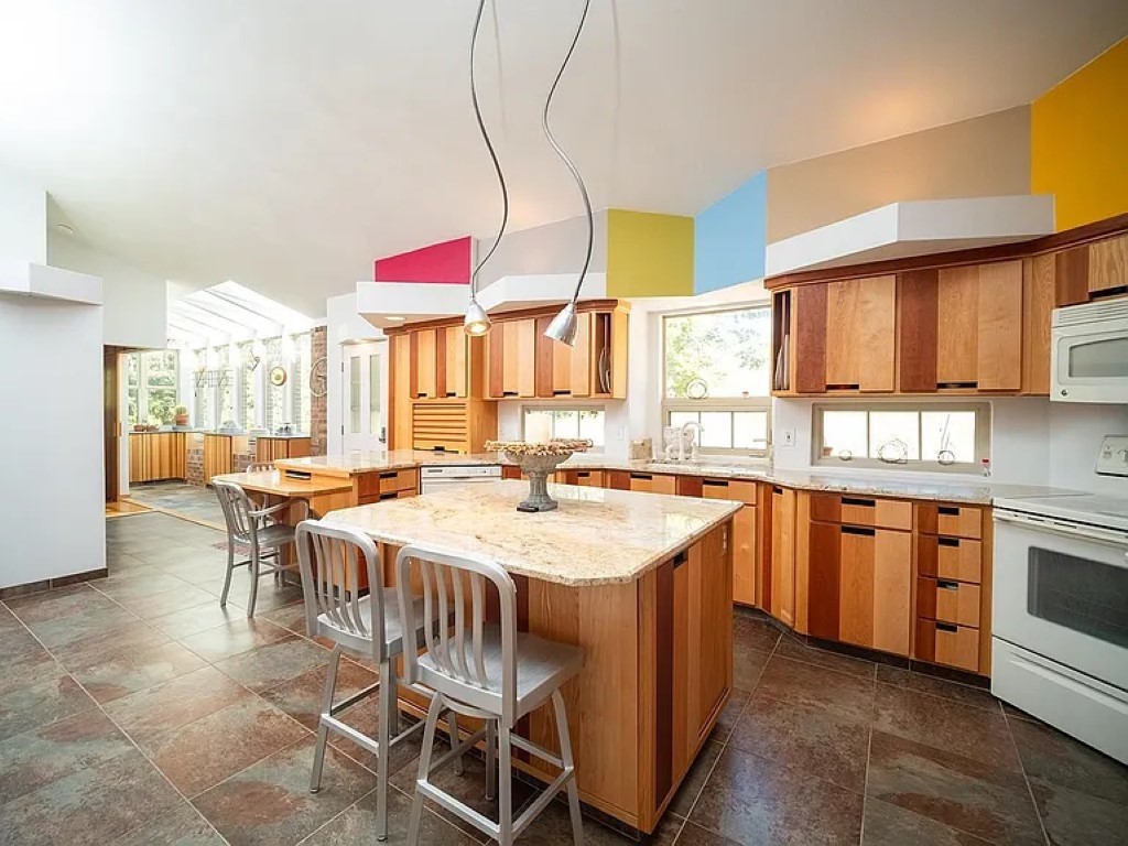 7822 Burr Oak Road, Roscoe, IL 61073