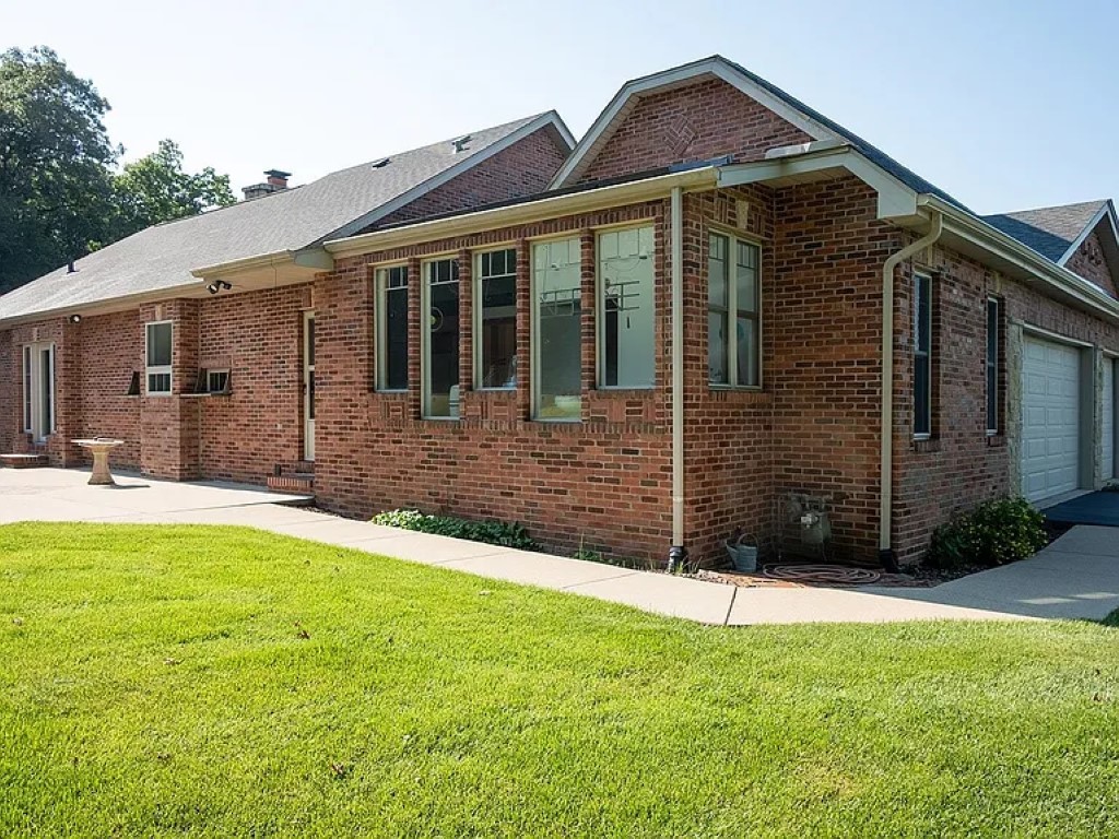 7822 Burr Oak Road, Roscoe, IL 61073