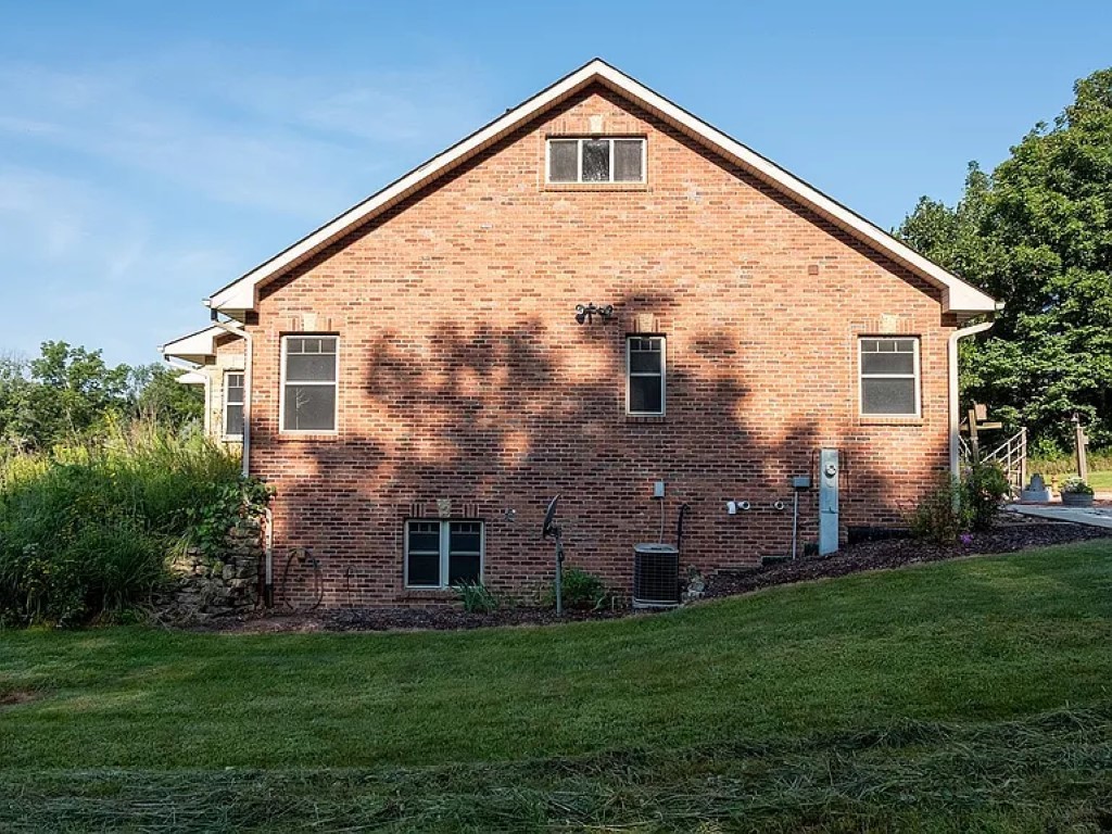 7822 Burr Oak Road, Roscoe, IL 61073