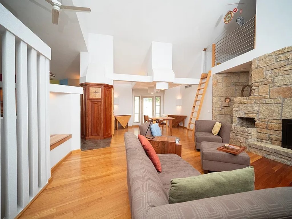 7822 Burr Oak Road, Roscoe, IL 61073