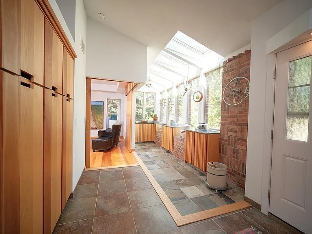 7822 Burr Oak Road, Roscoe, IL 61073