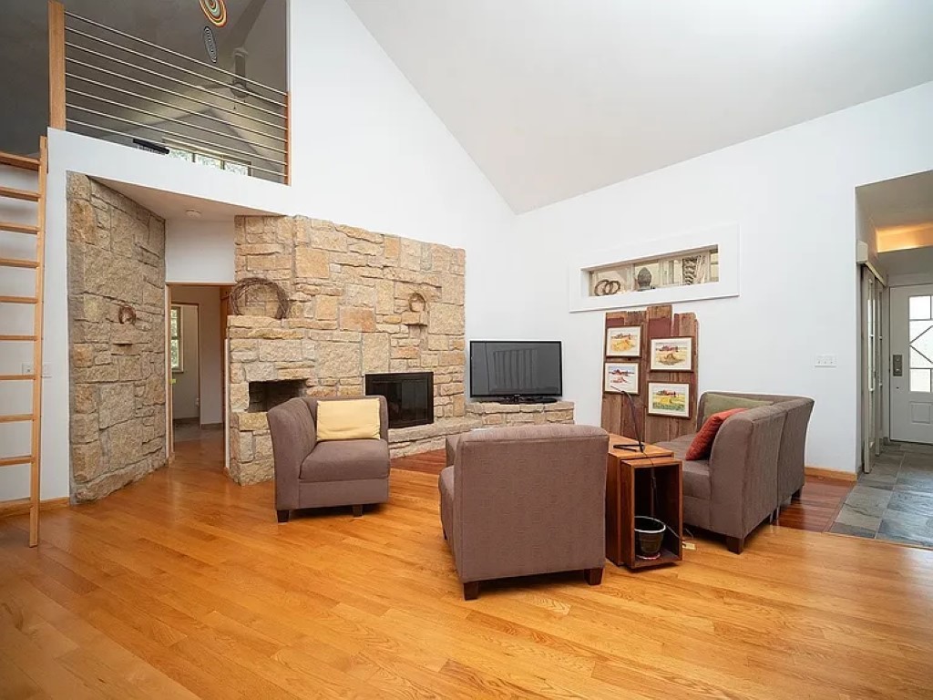 7822 Burr Oak Road, Roscoe, IL 61073