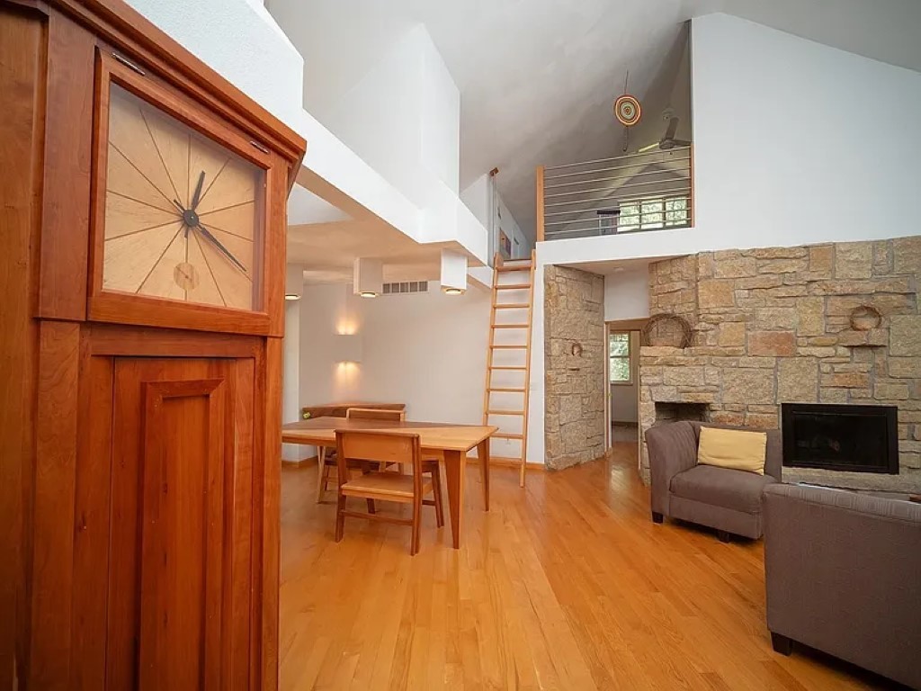 7822 Burr Oak Road, Roscoe, IL 61073