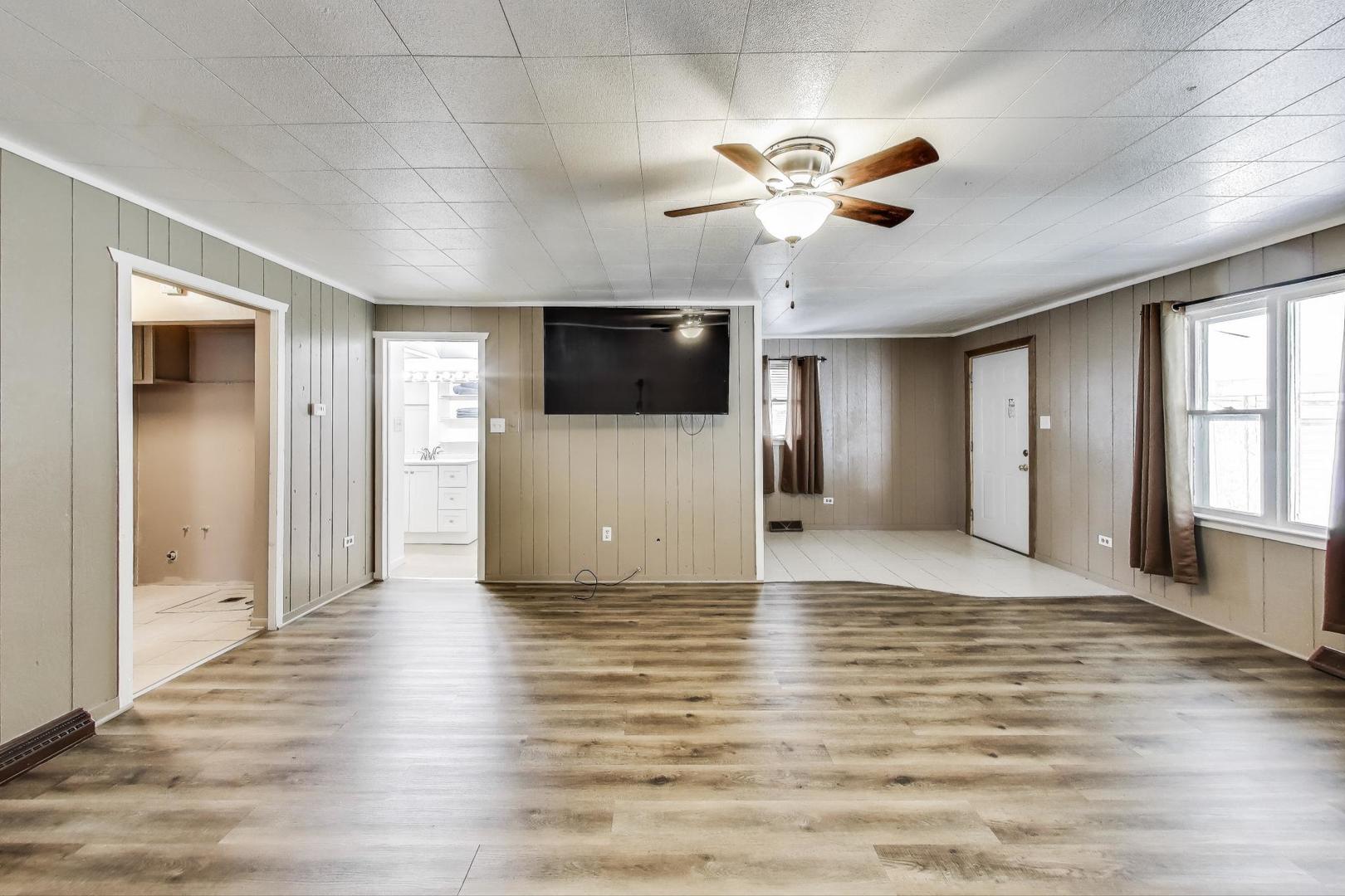 9348 Sayre Avenue, Oak Lawn, IL 60453