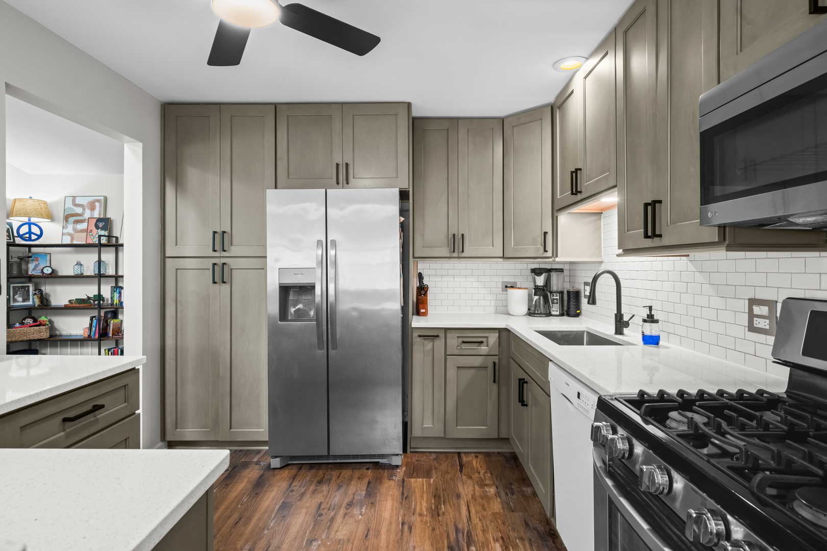 198 Camden Court #z2, Schaumburg, IL 60194